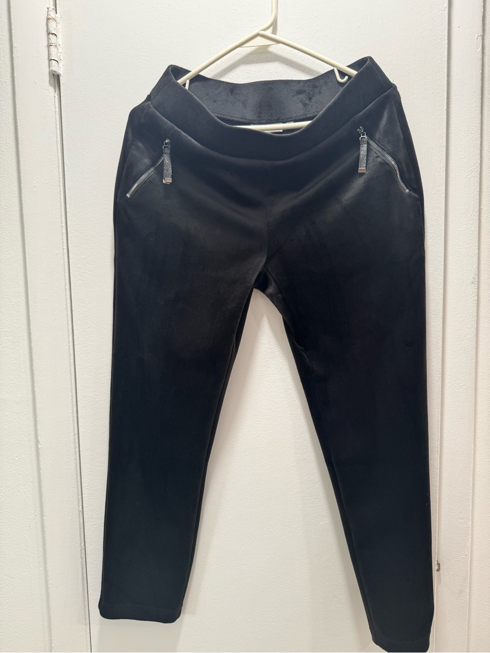 Chico's Black Ponte Skinny Pants with Zip Pockets
